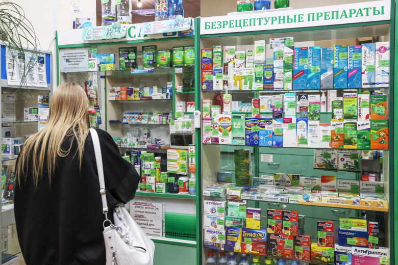 Психолог рассказал, почему осенью люди склонны скупать ненужные лекарства