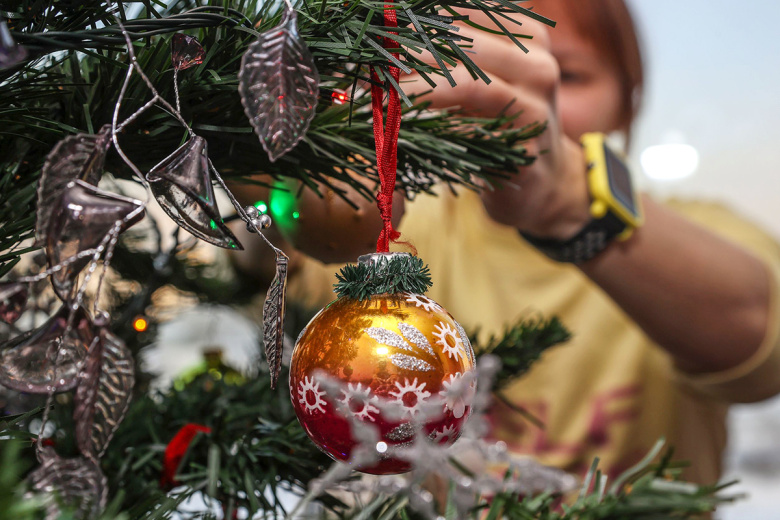 Иммунолог раскрыл, как украсить елку на Новый год без вреда здоровью