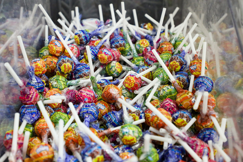 Врач раскрыла неприятную правду о чупа-чупсах