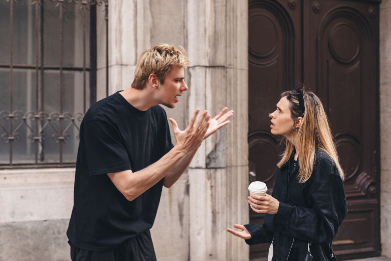 Газлайтинг: что это в психологии, как распознать и противостоять