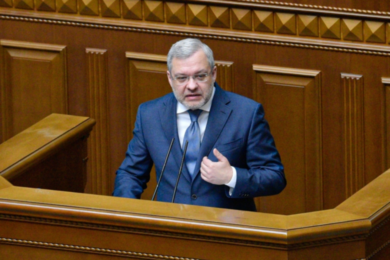 Зеленский исключил из СНБО министров на фоне коррупционного скандала