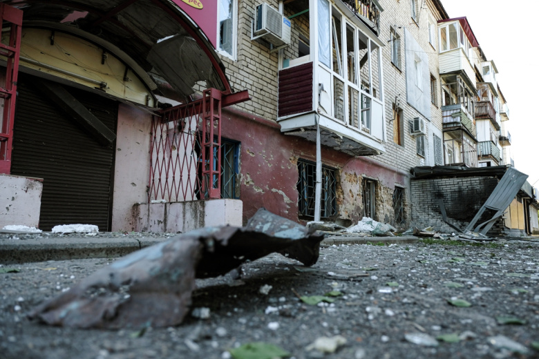 Жители Запорожской области распродают квартиры по цене смартфона