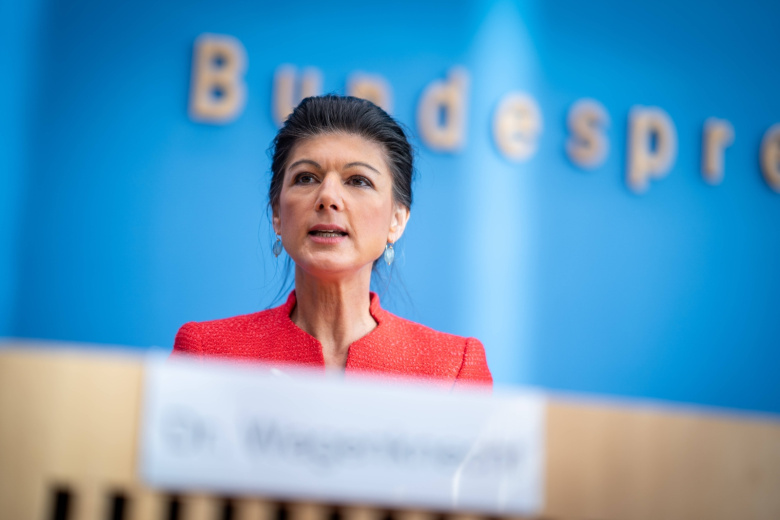 Немецкая партия намерена сорвать планы правительства по призыву в армию ФРГ